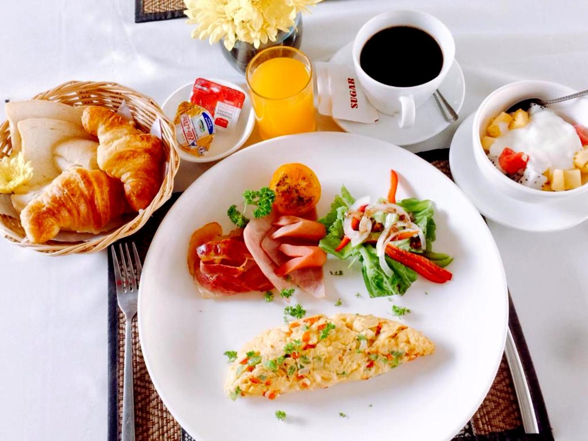 The Center Point Hotel Сием Реап Екстериор снимка
