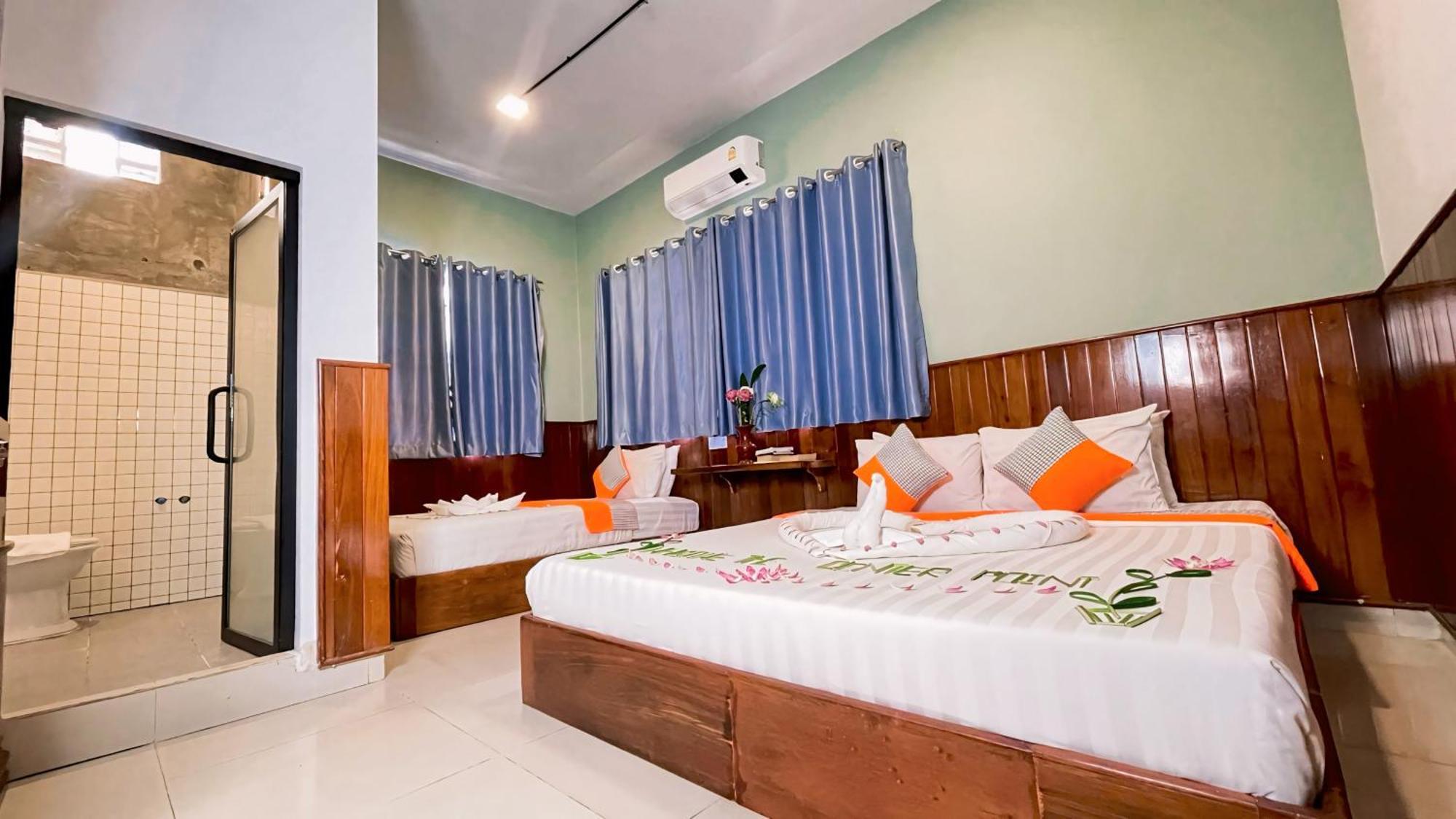 The Center Point Hotel Сием Реап Екстериор снимка