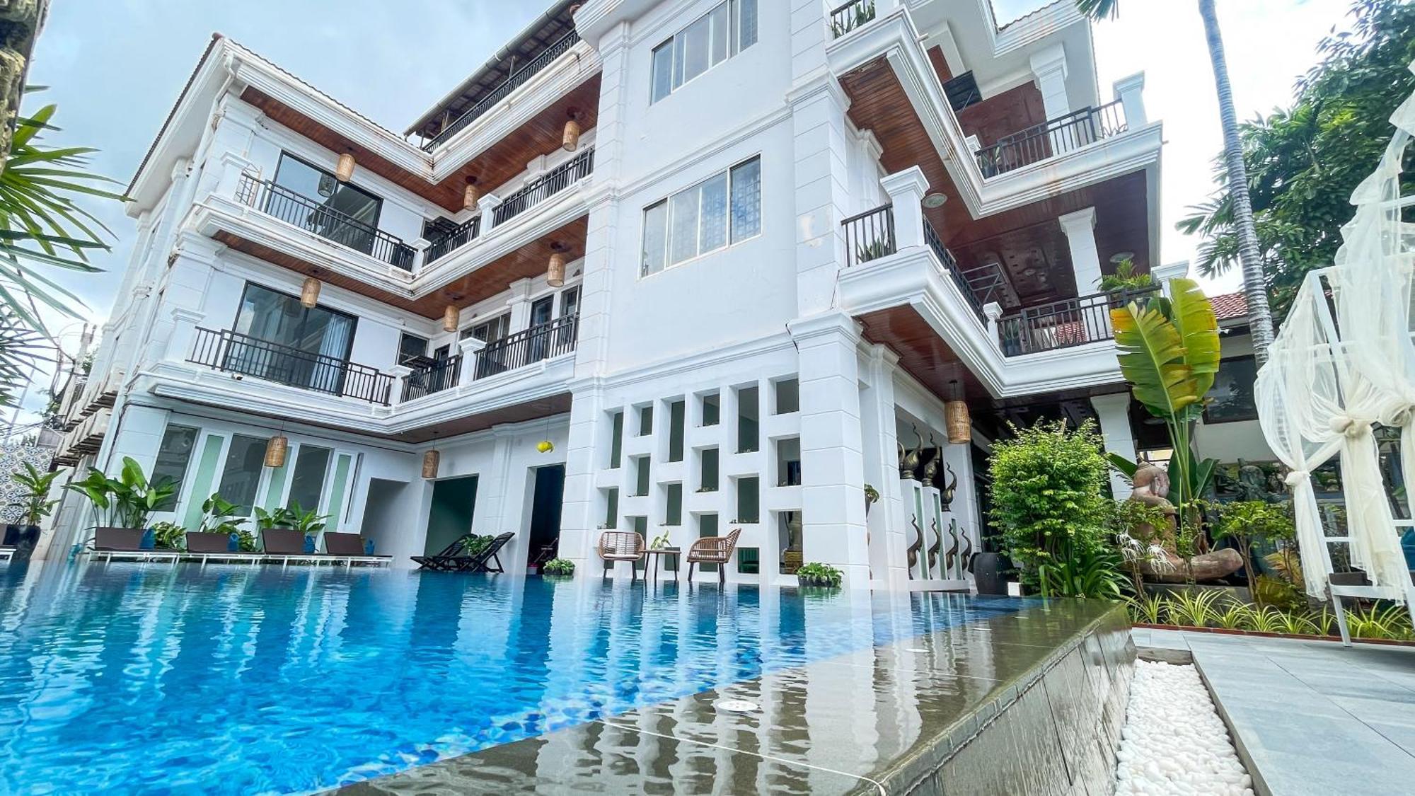The Center Point Hotel Сием Реап Екстериор снимка