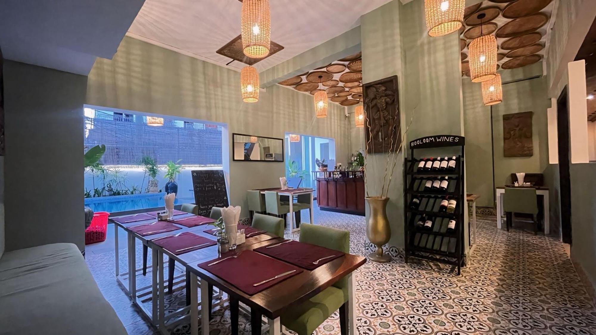 The Center Point Hotel Сием Реап Екстериор снимка