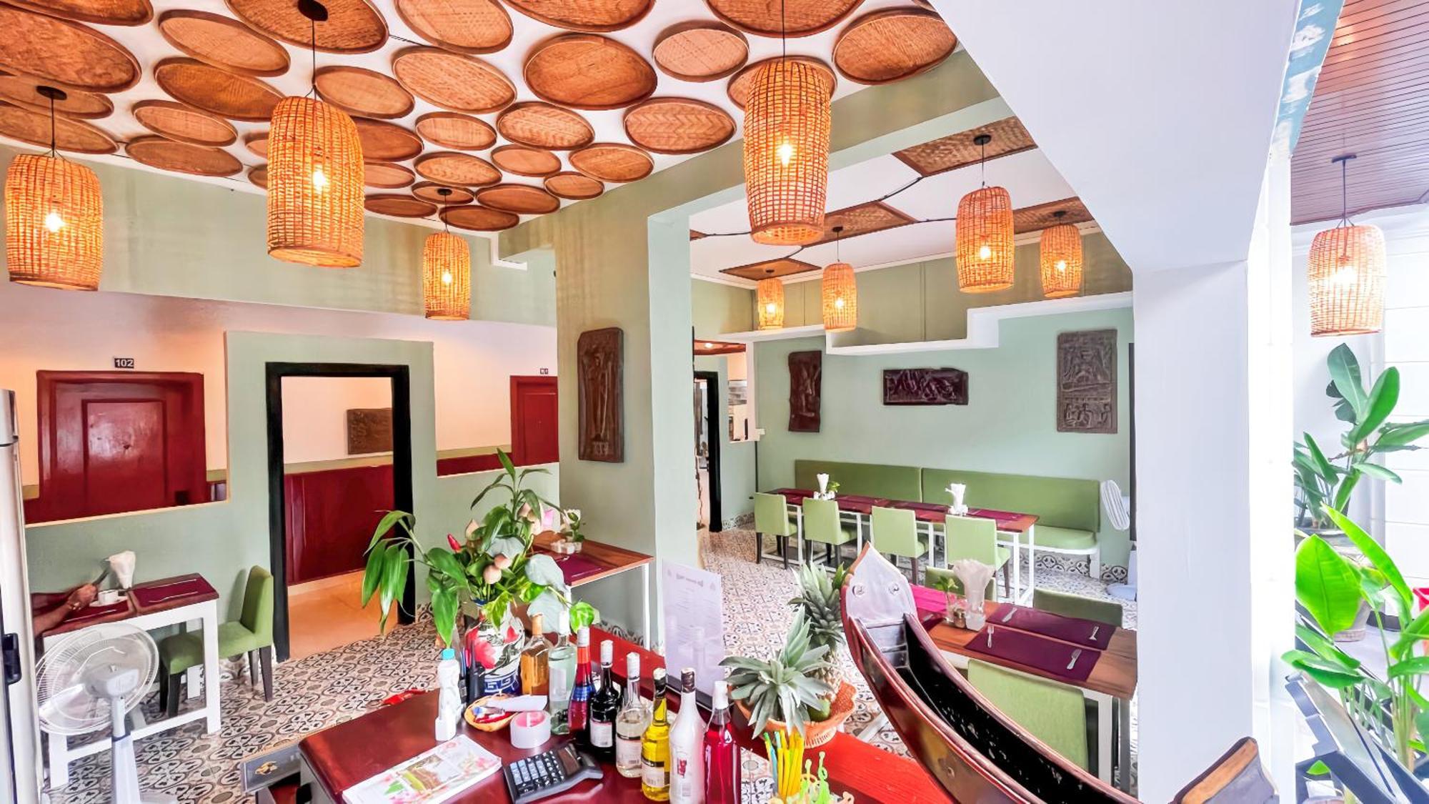 The Center Point Hotel Сием Реап Екстериор снимка
