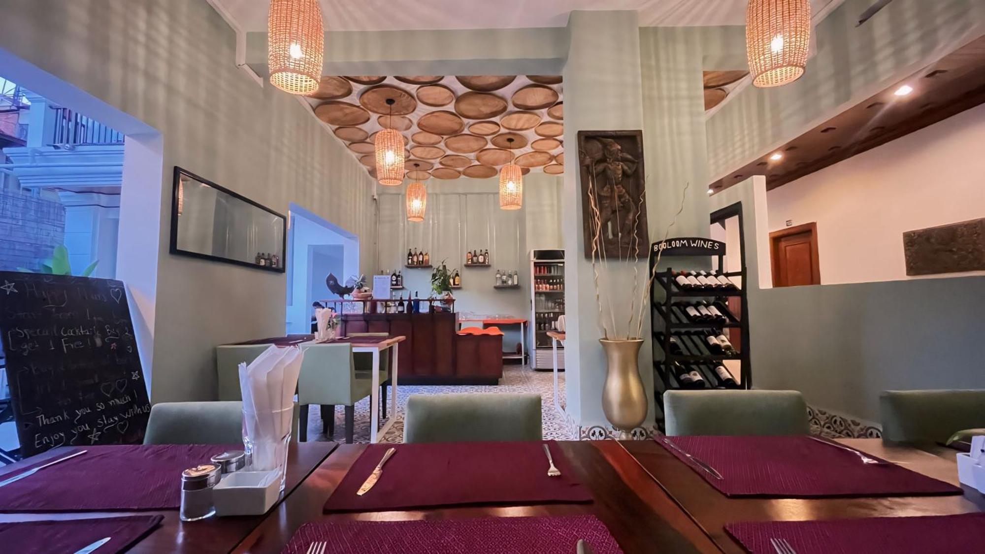 The Center Point Hotel Сием Реап Екстериор снимка