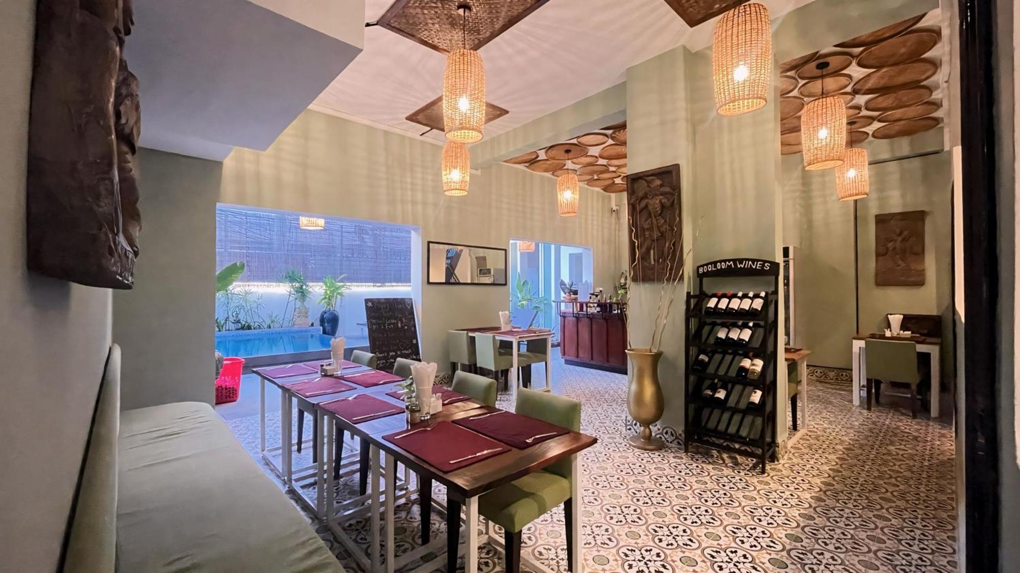The Center Point Hotel Сием Реап Екстериор снимка